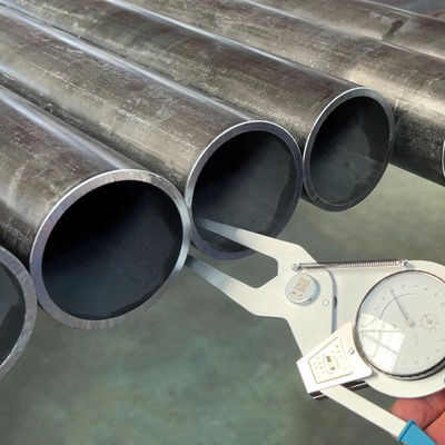 EN10305-1 Standard 45MnMoB Grade Seamless Steel Oil Well Drill Pipe dengan rentang OD 30-139.7mm
